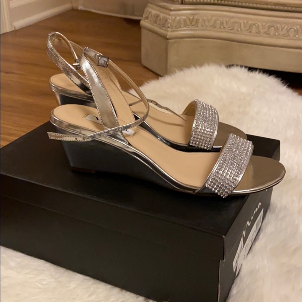 Nina silver women size 8